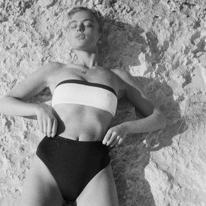 NWT Vitamin A EcoTex ELSIE Bandeau Bikini Top